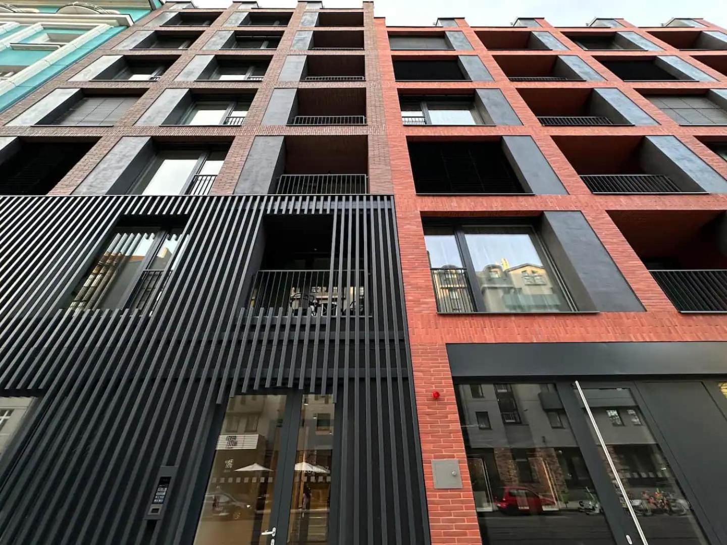 Real Living By Refa Karlin 406 * Prag
